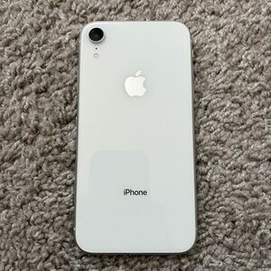 iPhone XR 64GB, white